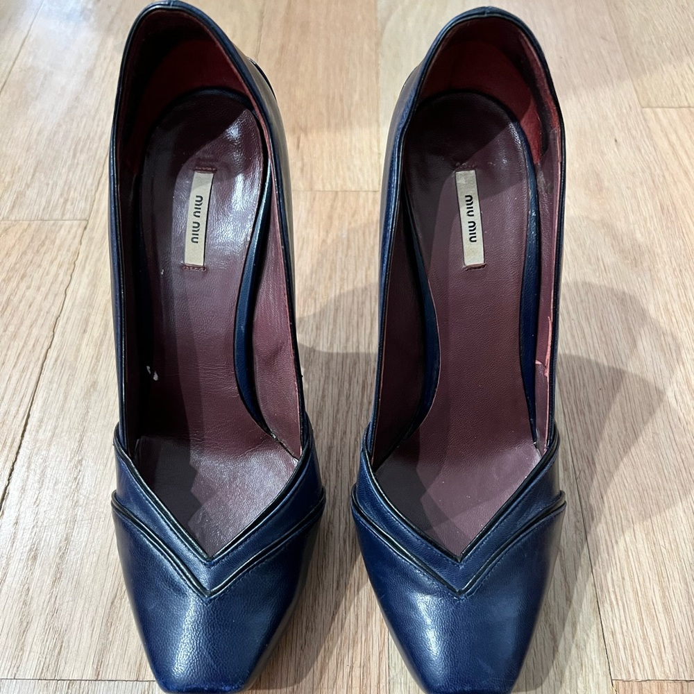 Vintage Miu Miu Navy Blue Leather Pump